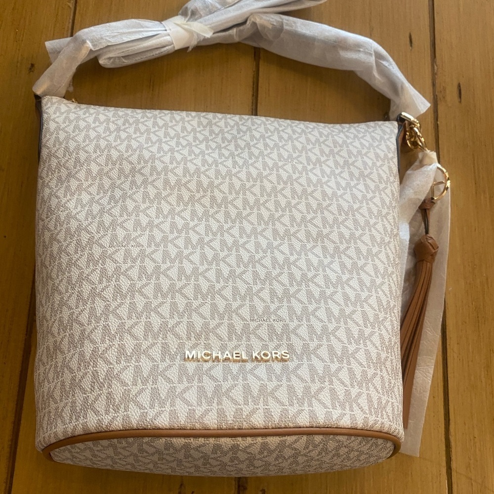 Michael Kors Cream Bucket Bag Brooke Vanilla NEW Authentic w tags dust bag 🎊 - Picture 3 of 15